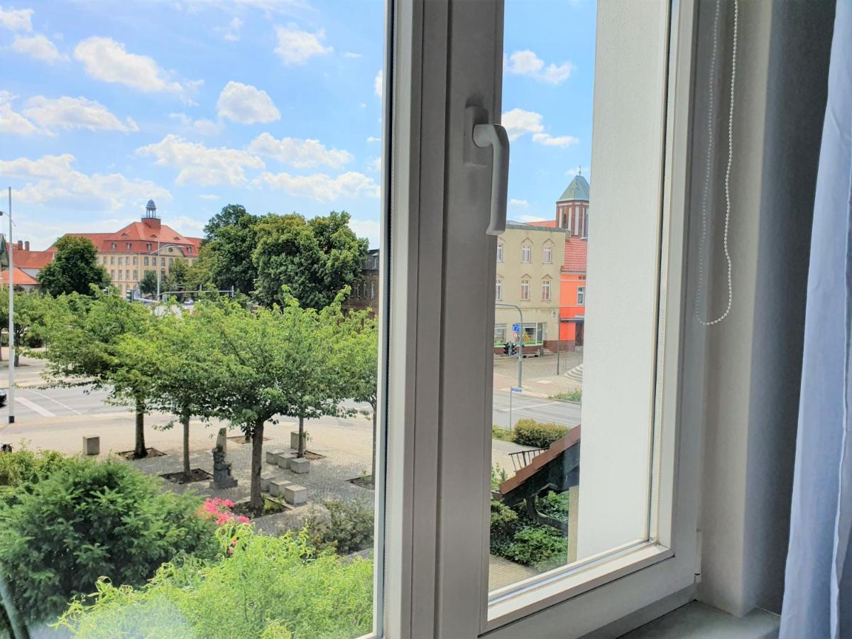 Pb Ferienwohnungen - Fewo 5 - Stilvoll Eingerichtetes Studio Im Herzen Senftenbergs Extérieur photo